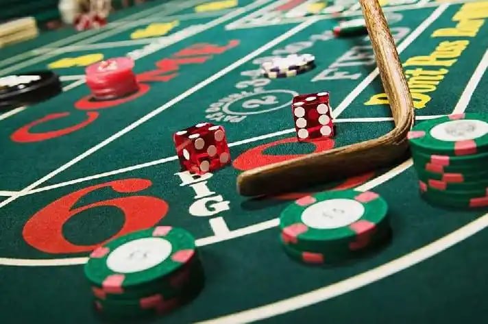 Tabel pembayaran Lightning Roulette dengan pengganda petir ditampilkan di antarmuka permainan